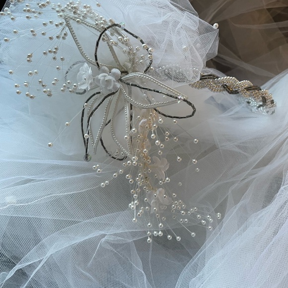 Sheer beaded layered bridal veil - Picture 2 of 6